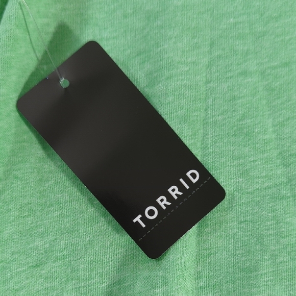 NEW Torrid Green Santa Graphic Tee - Picture 6 of 10